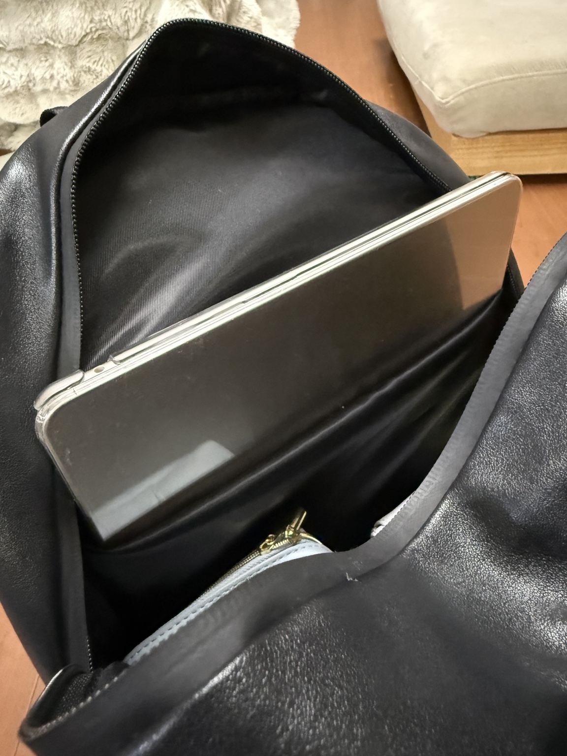 リュックにMacBook Air 15.3インチを入れた様子