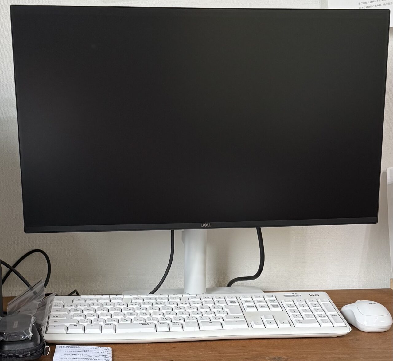 Dell S2426HSを机に設置したところ